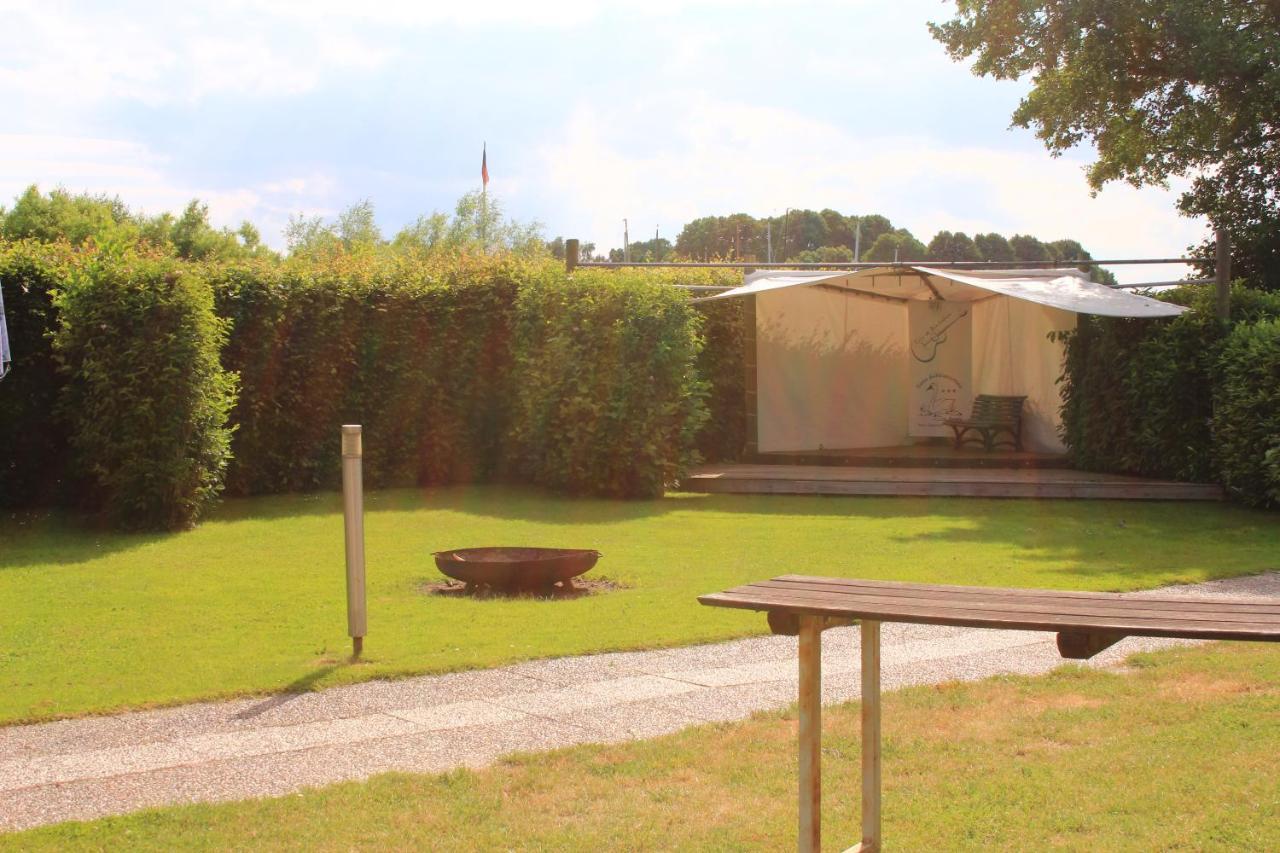 Moderne Und Helle Ferienwohnung Am Ploener See Bosau Esterno foto